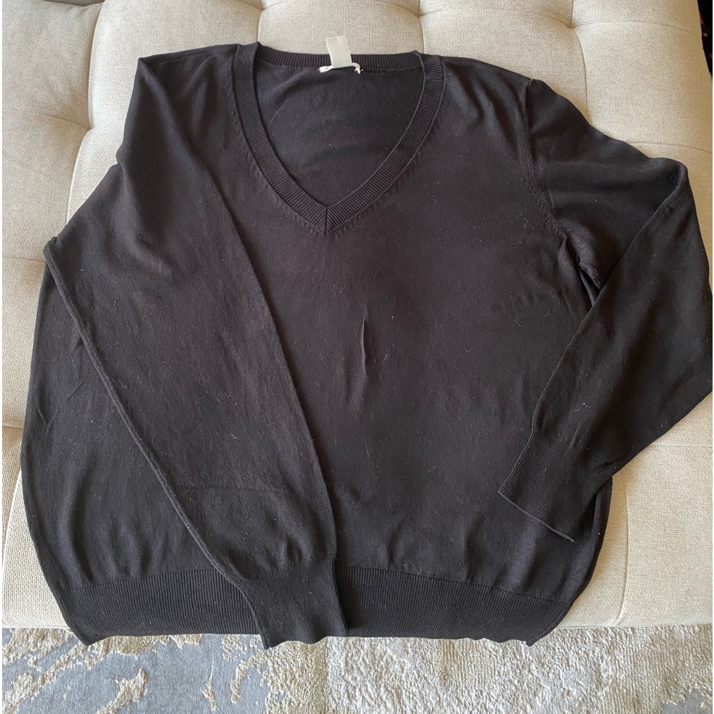 V-Neck lightweight sweater
